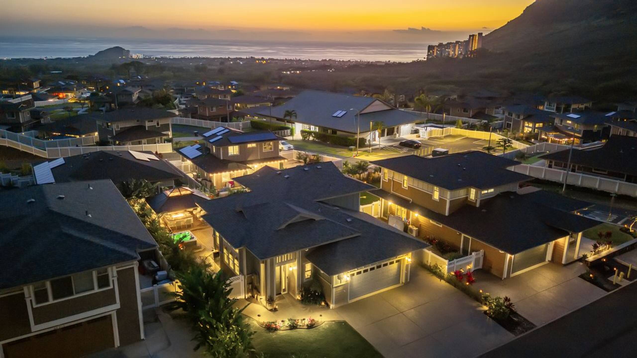 Home in Waianae · ★5.0 · 7 bedrooms · 9 beds · 6 baths - Image 431
