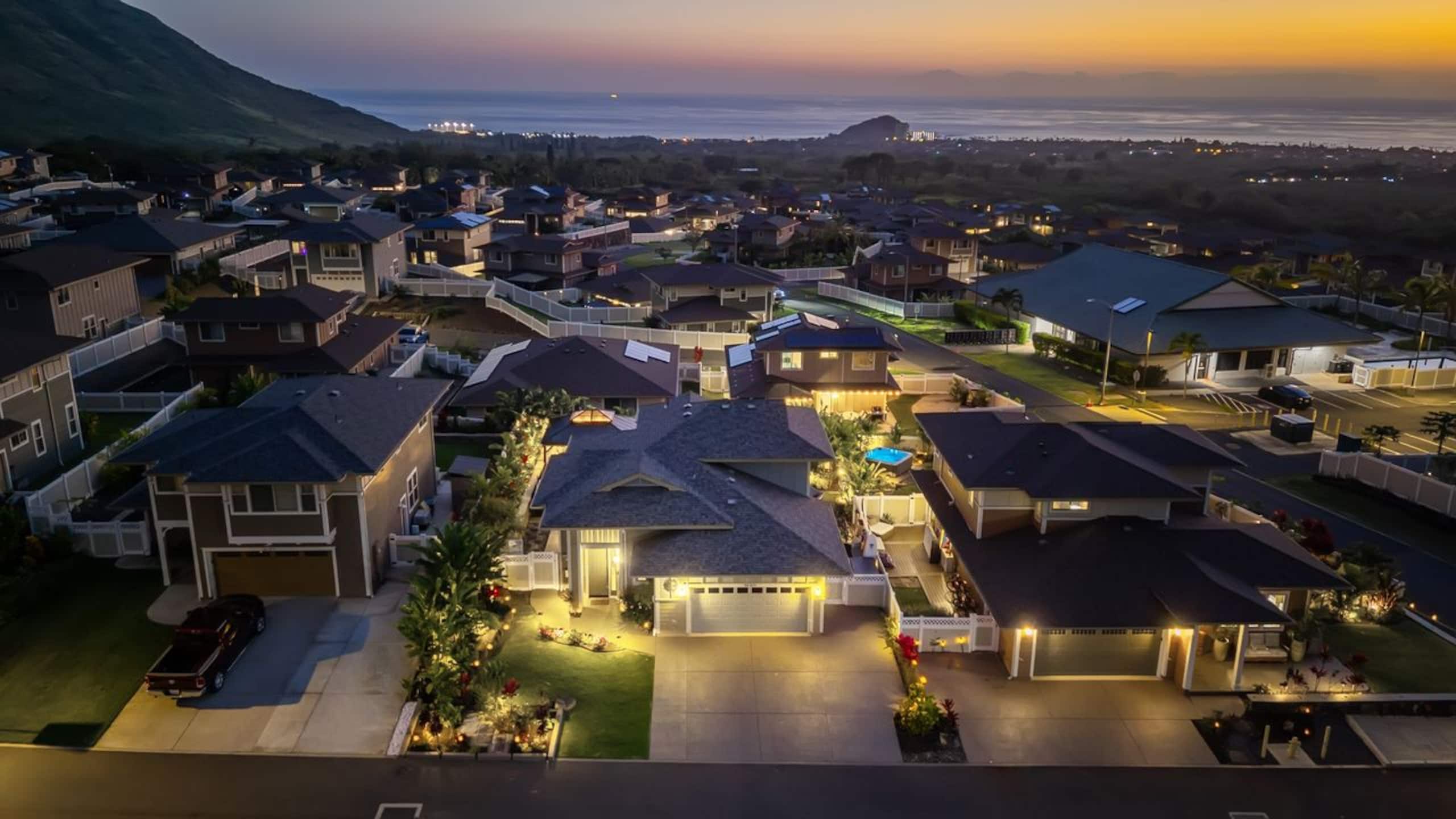Home in Waianae · ★5.0 · 7 bedrooms · 9 beds · 6 baths - Image 432