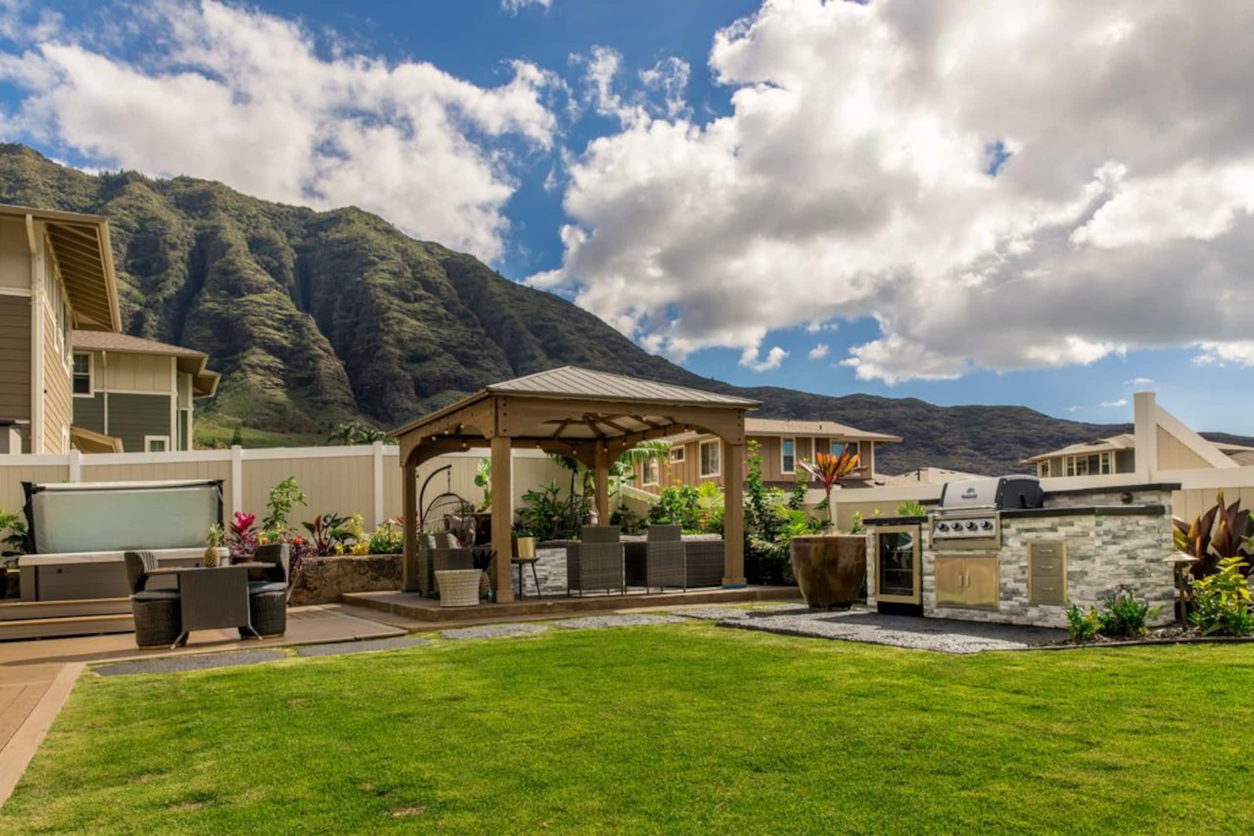 Home in Waianae · ★5.0 · 7 bedrooms · 9 beds · 6 baths - Image 382