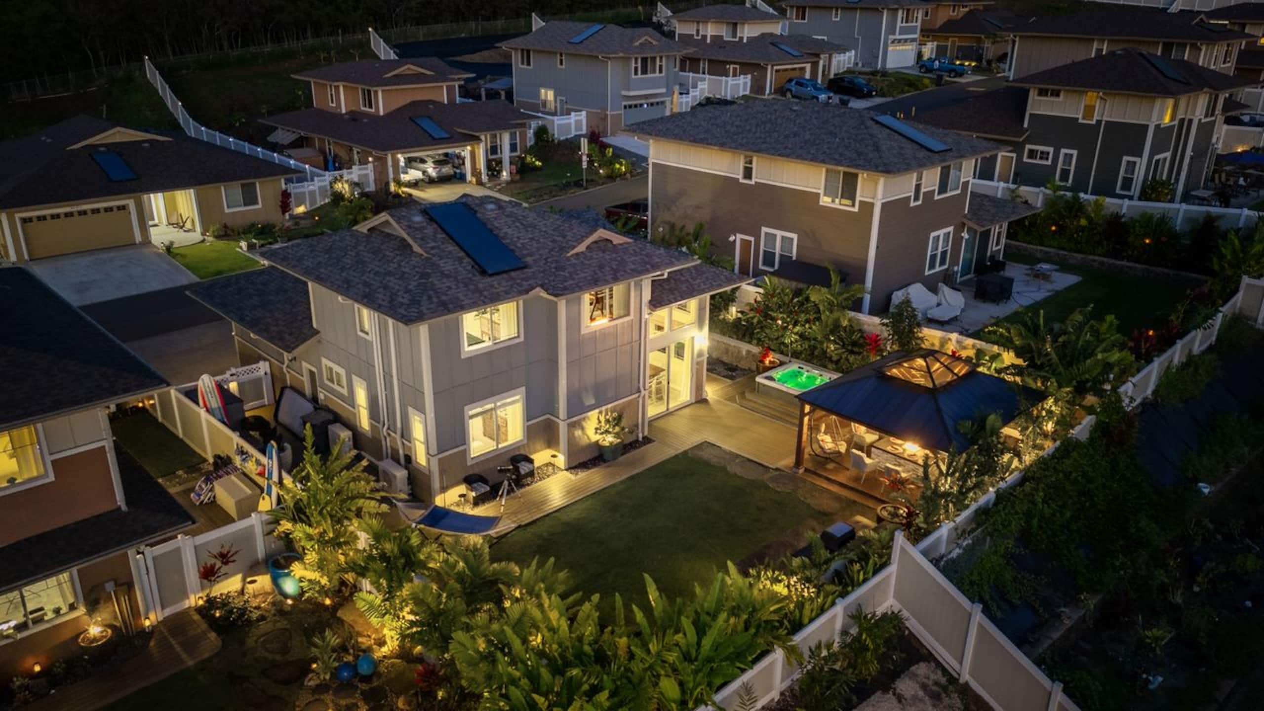 Home in Waianae · ★5.0 · 7 bedrooms · 9 beds · 6 baths - Image 540