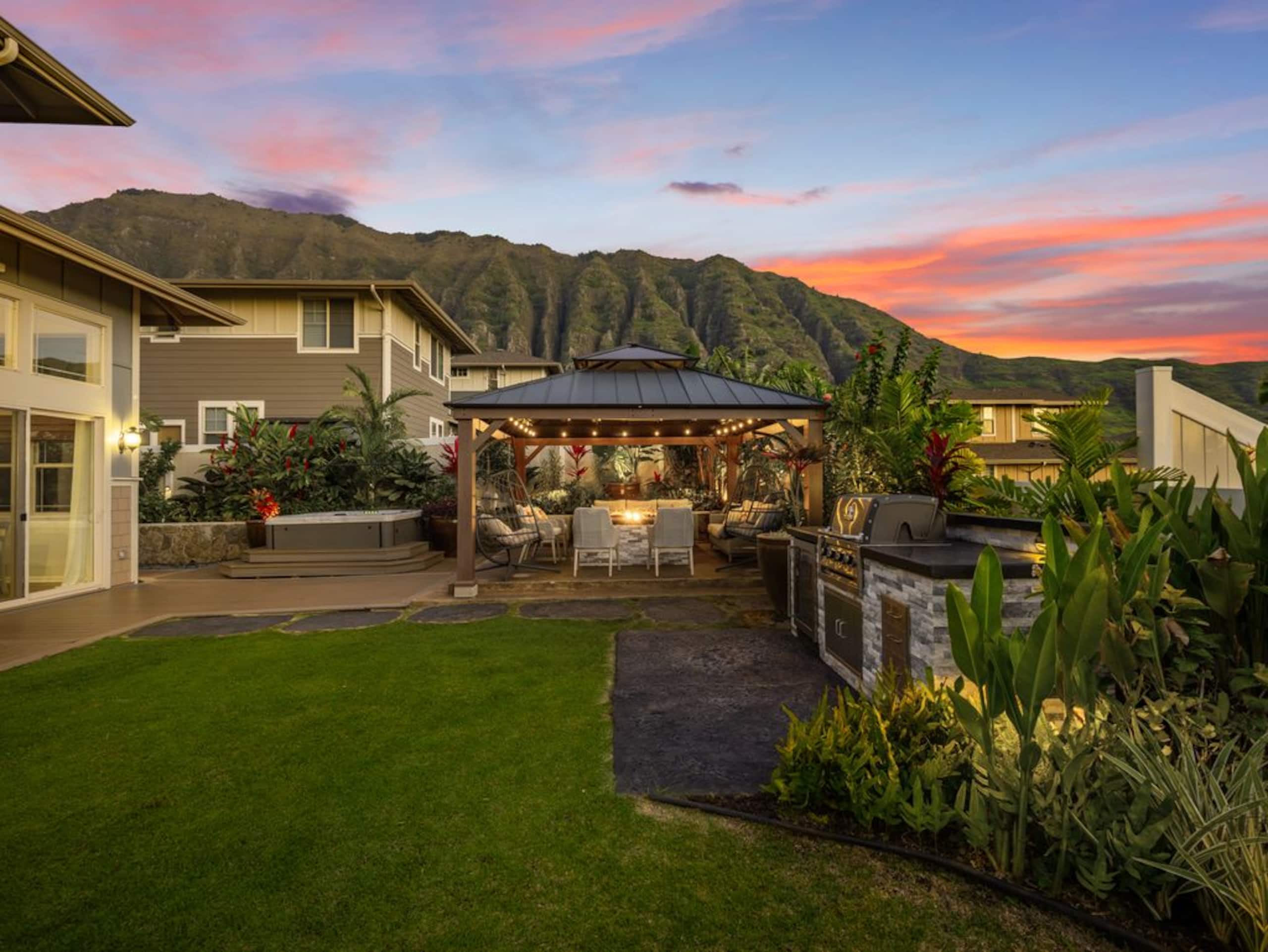 Home in Waianae · ★5.0 · 7 bedrooms · 9 beds · 6 baths - Image 491
