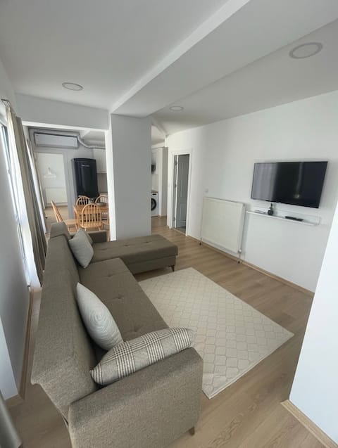 Top performing Airbnb: 2+1 Apartment with a View in a Central Location Ümraniye Bazaar in Ümraniye