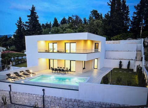 Familiy Villa Navis with heated pool