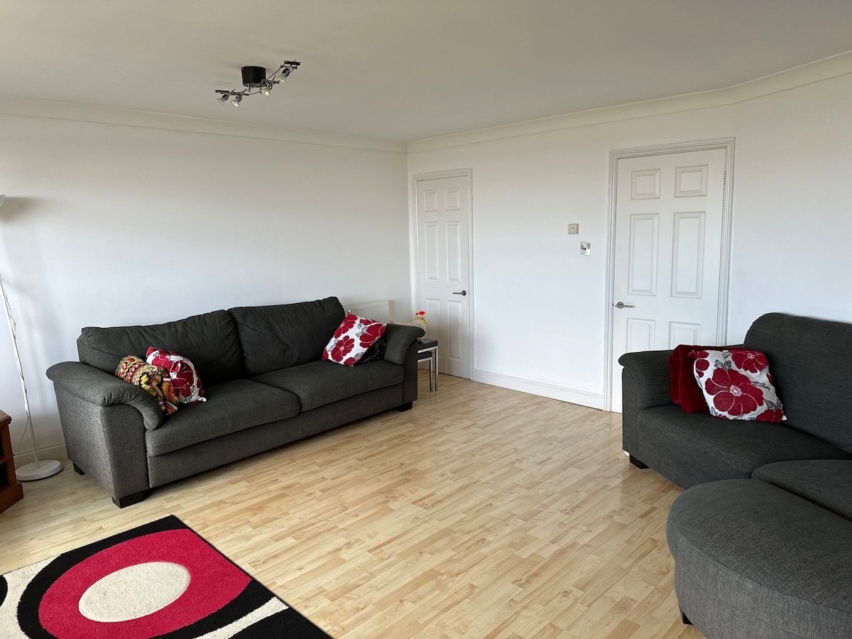 Popular Airbnb listing: 1 Bed Apartment with Sea View & Balcony in Bridport