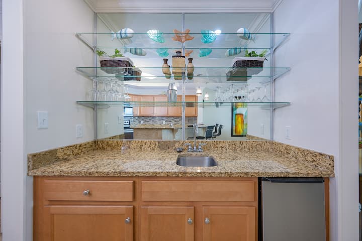 The Oasis 2708 formerly Phoenix West II 2708 - Condominiums for