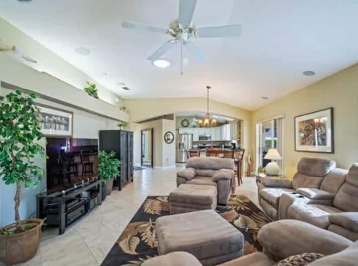 Home With Private Pool, Tierra Grande Villas - The Villages, FL