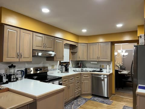 Peaceful Home in Cincinnati
Free parking