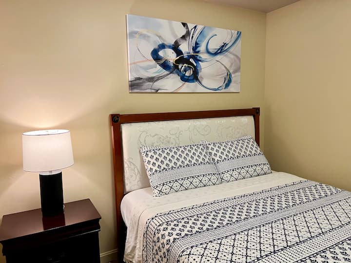 Spavaća soba 4 u podrumu: bračni krevet 2. 