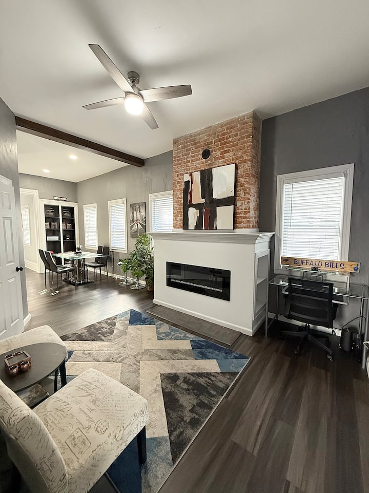 Modern Downtown Stay | Cozy King Bed+free Parking - Buffalo, NY