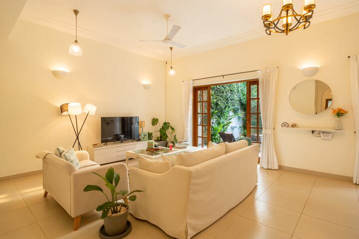 Living room image 10