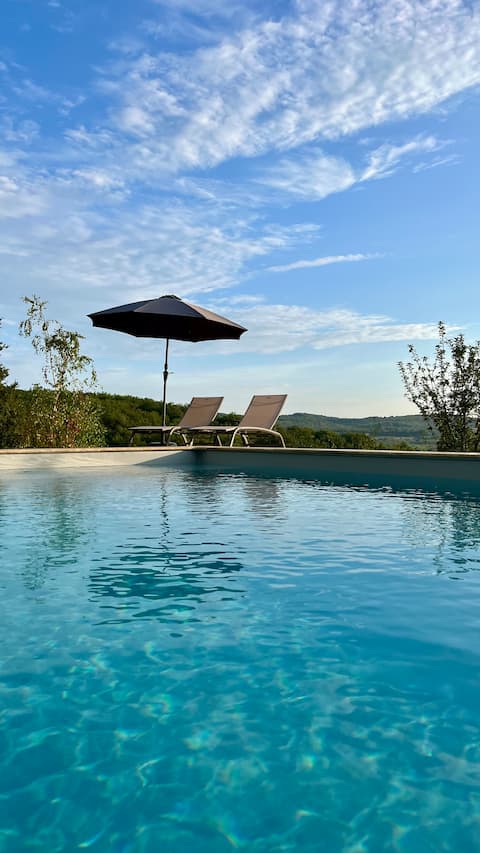 La Blanchie Haute-Charming Gîte & Pool Lot