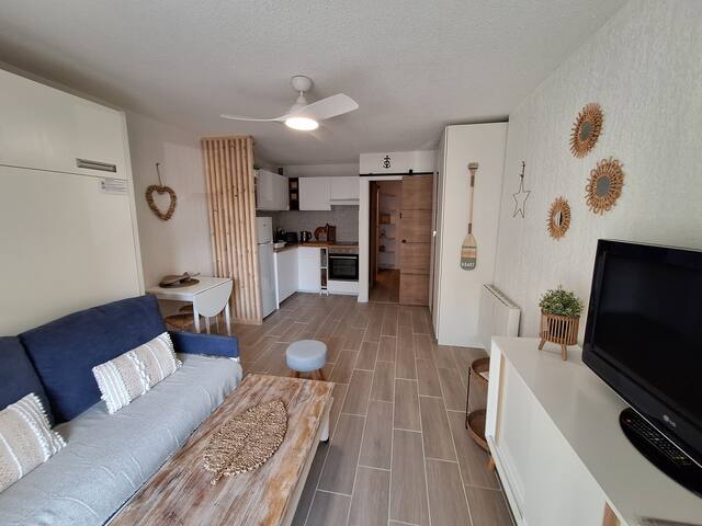 Entire home with Studio bedrooms in Aigues Mortes - Studio Rez Jardin proche plage Boucanet