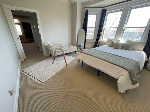 Beautiful Suite w Bathroom - Convenient to JFK