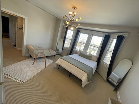 Beautiful Suite w Bathroom - Convenient to JFK