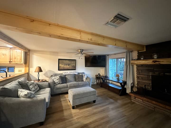 Cozy Cabin Retreat In Munds Park - Munds Park, AZ