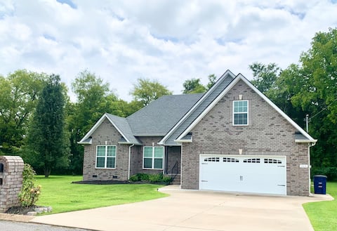 4 bd 2 bth close to everything!