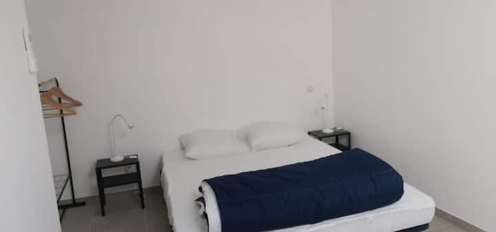 Habitación de los padres en el piso de arriba 