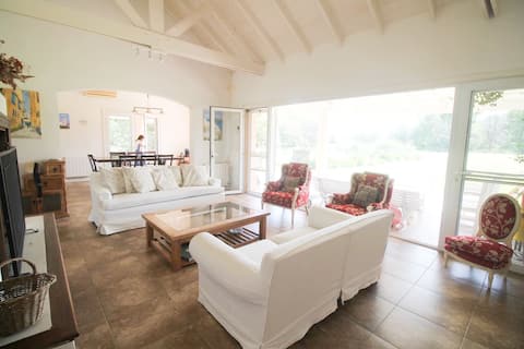 Anuncio de Airbnb popular: Country house between Pilar/Luján en Partido De Luján