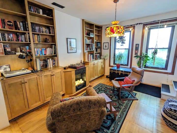 Cozy Library - Chicago, IL