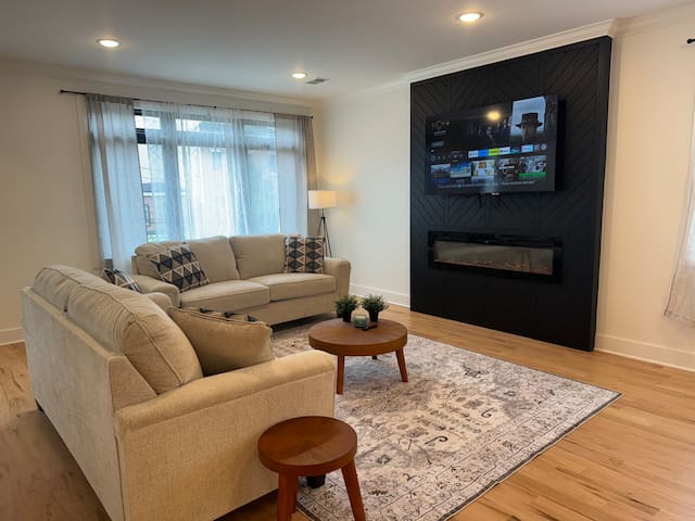 Spacious New Lux 3bed2bath w/ parking-Mins to NYC