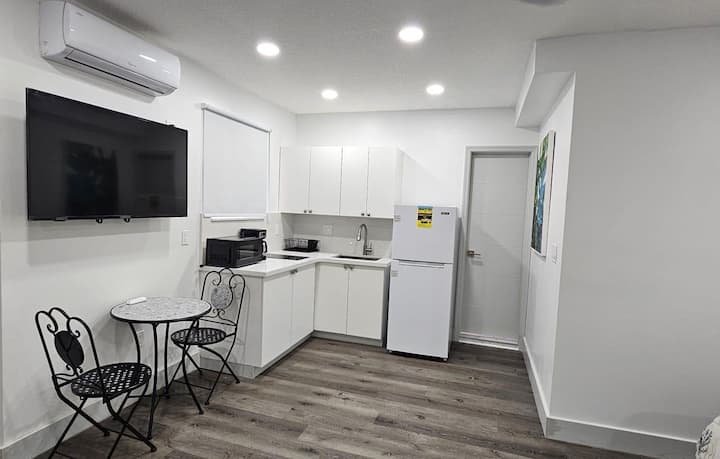 Spacious Studio Apartment 2 Beds - Sunrise, FL