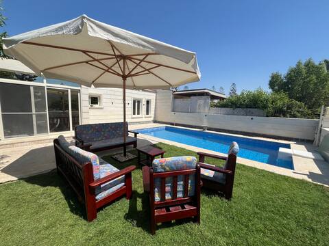 Chalet 3 bedrooms private pool 2nd line sea