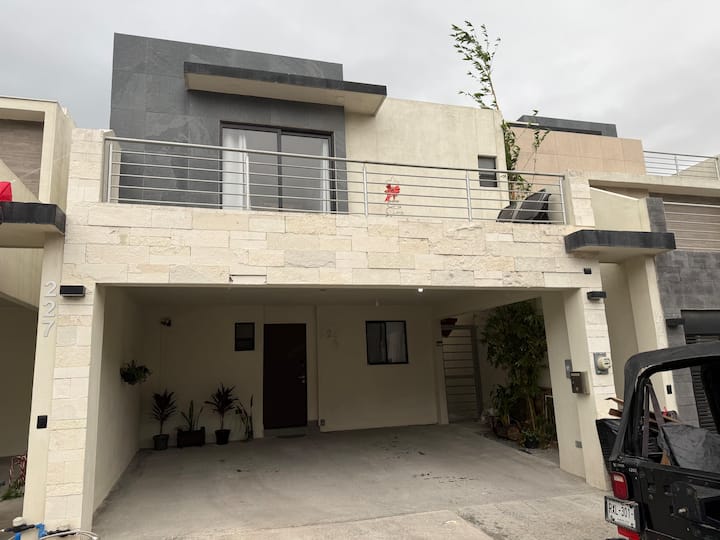 Modern Home With Pool, Garden & 24/7 Security - Nuevo León