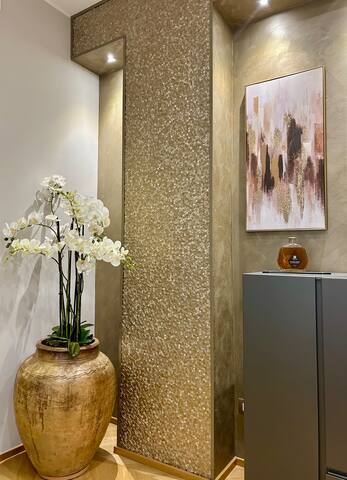 Luxury Gold Apt – centro città, vicino a Centrale gallery image 4