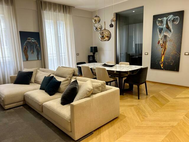 Luxury Gold Apt – centro città, vicino a Centrale gallery image 2