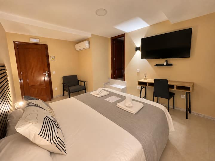 Budget Double Room - Toledo