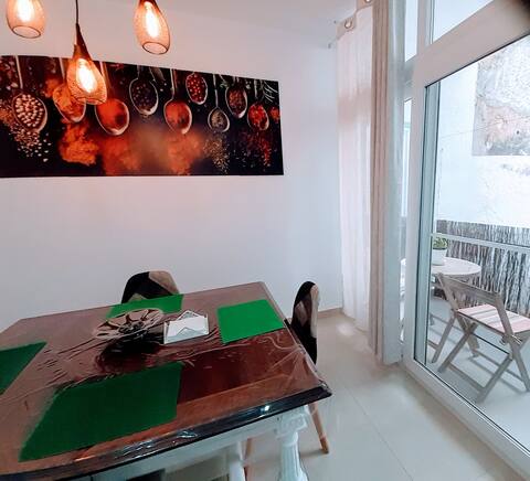 Anuncio de Airbnb popular: 2nd floor downtown Vinaròs 50 meters from Fortí beach en Vinaròs