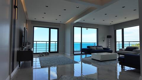 Luxury apartment by the sea