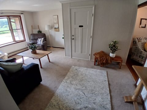 Popular Airbnb listing: Creekside Cottage in Hamilton