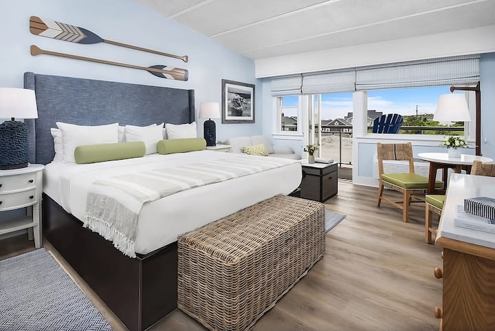 Relaxing Room W/ Scenic Ocean View Couple Retreat - Falmouth, MA