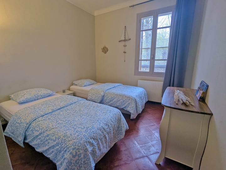 2 lits simples 90 x 200 cm