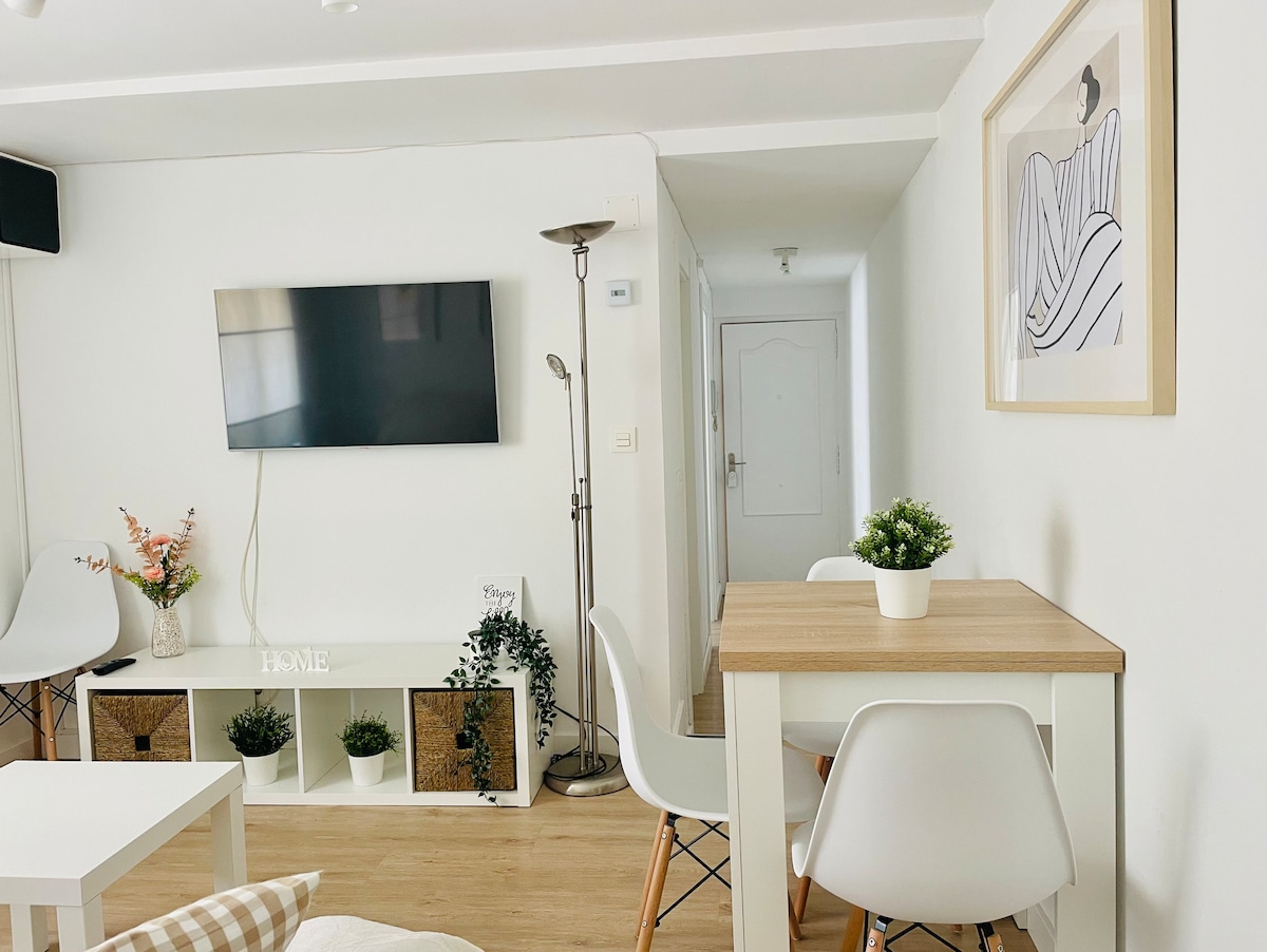 Popular Airbnb listing: Moderno y acogedor en la Catedral in Burgos