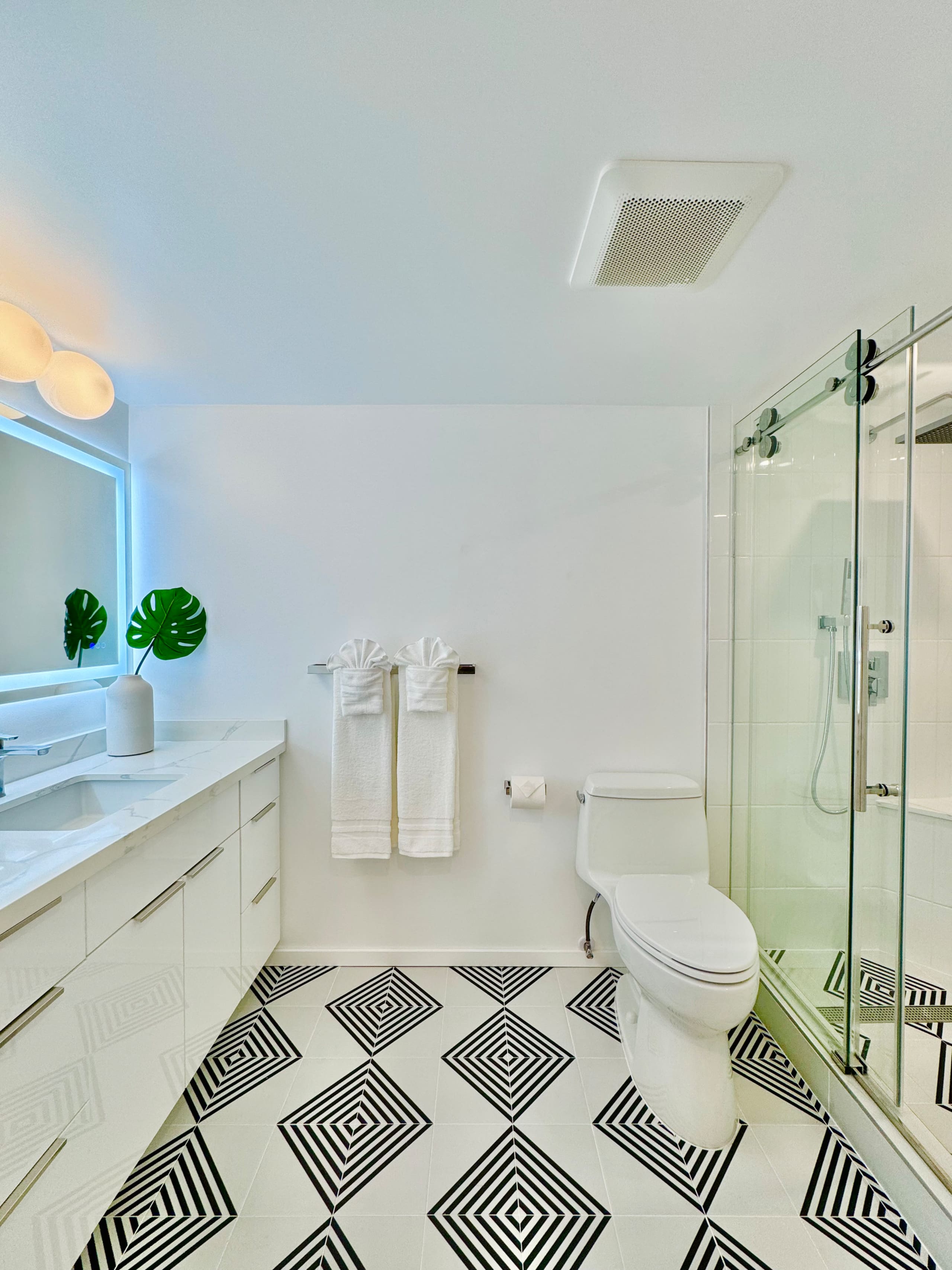 Condo in Honolulu · ★4.97 · 1 bedroom · 2 beds · 1 private bath - Image 20
