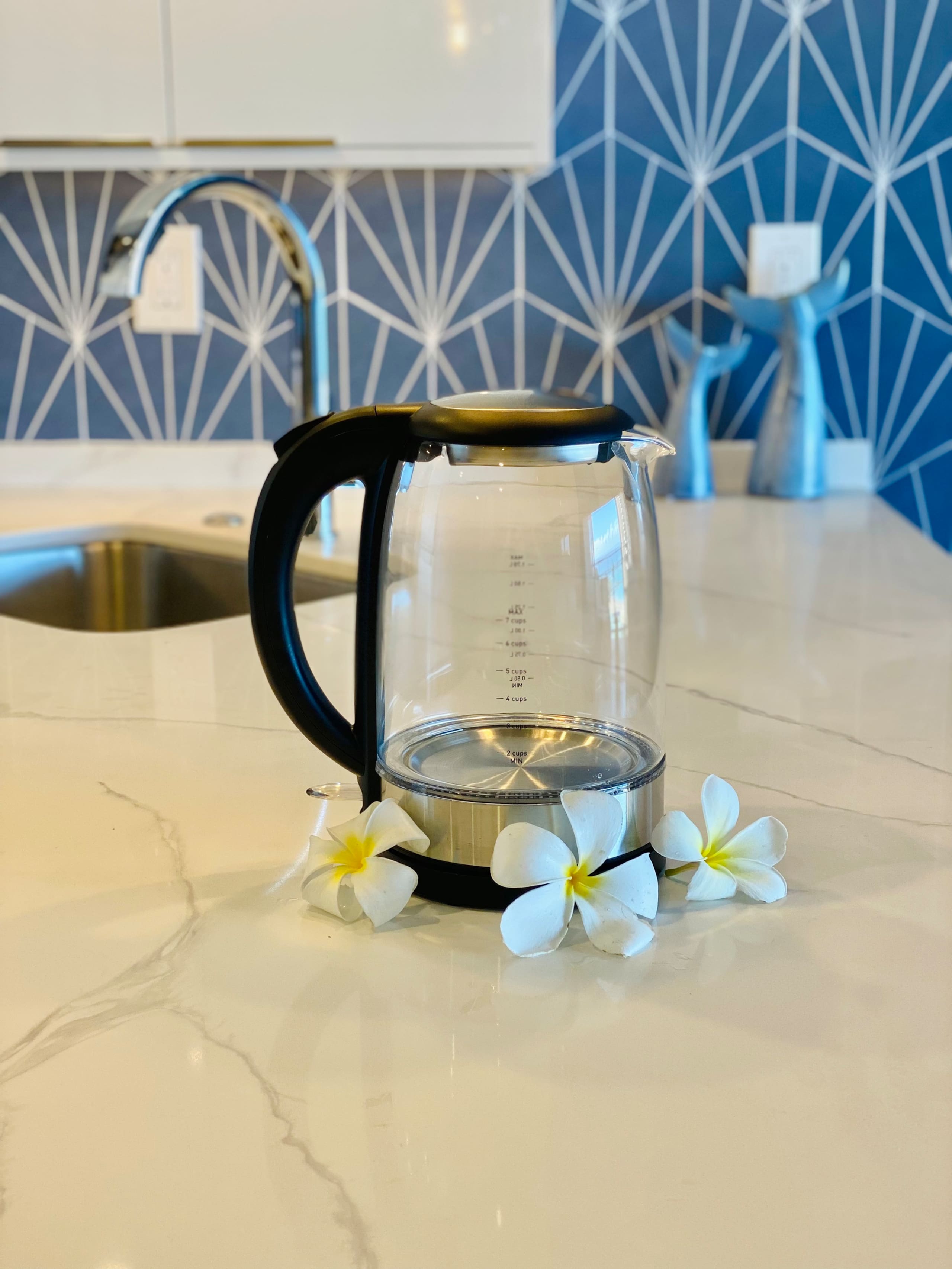 Condo in Honolulu · ★4.97 · 1 bedroom · 2 beds · 1 private bath - Image 35