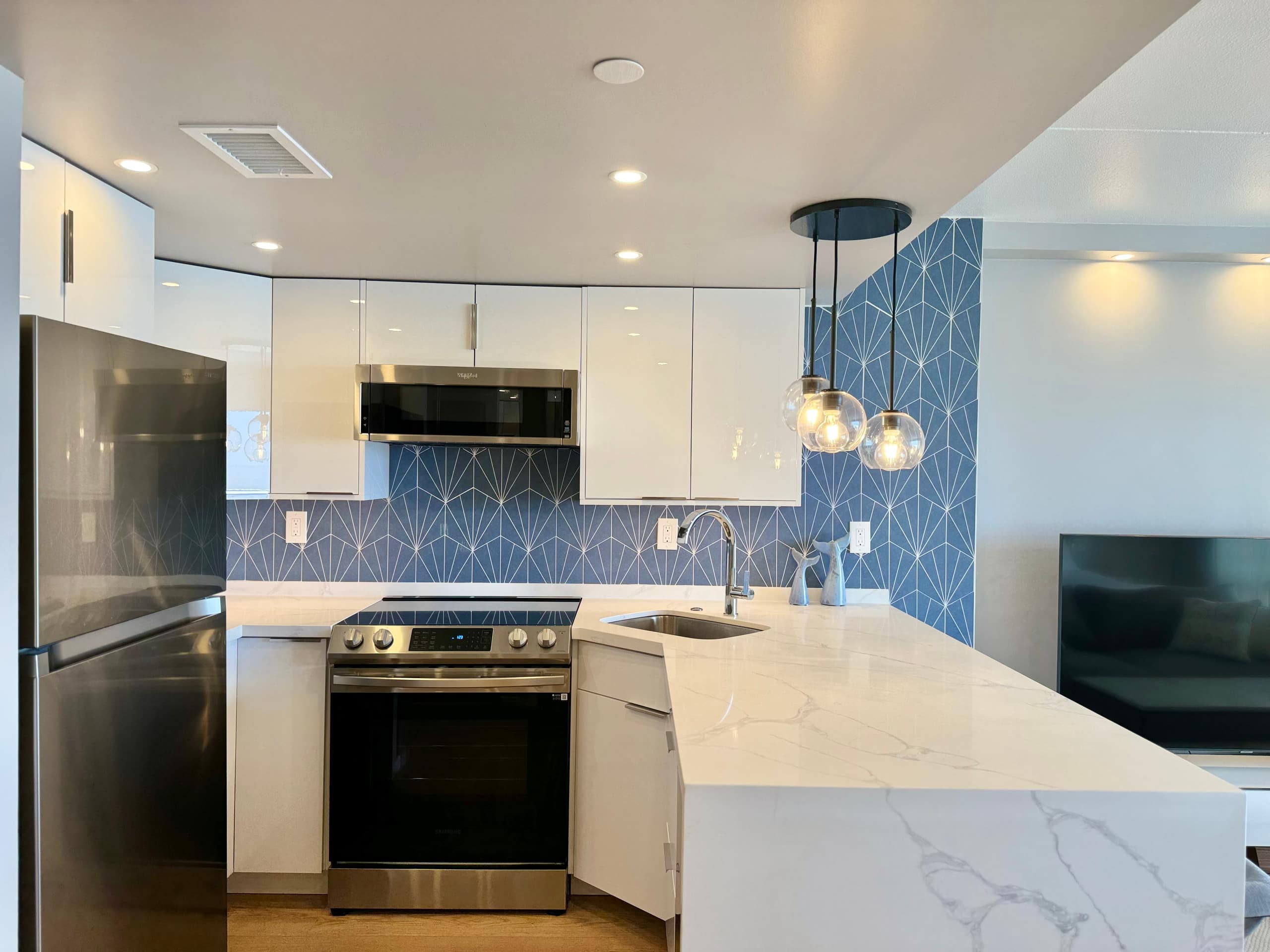 Condo in Honolulu · ★4.97 · 1 bedroom · 2 beds · 1 private bath - Image 28