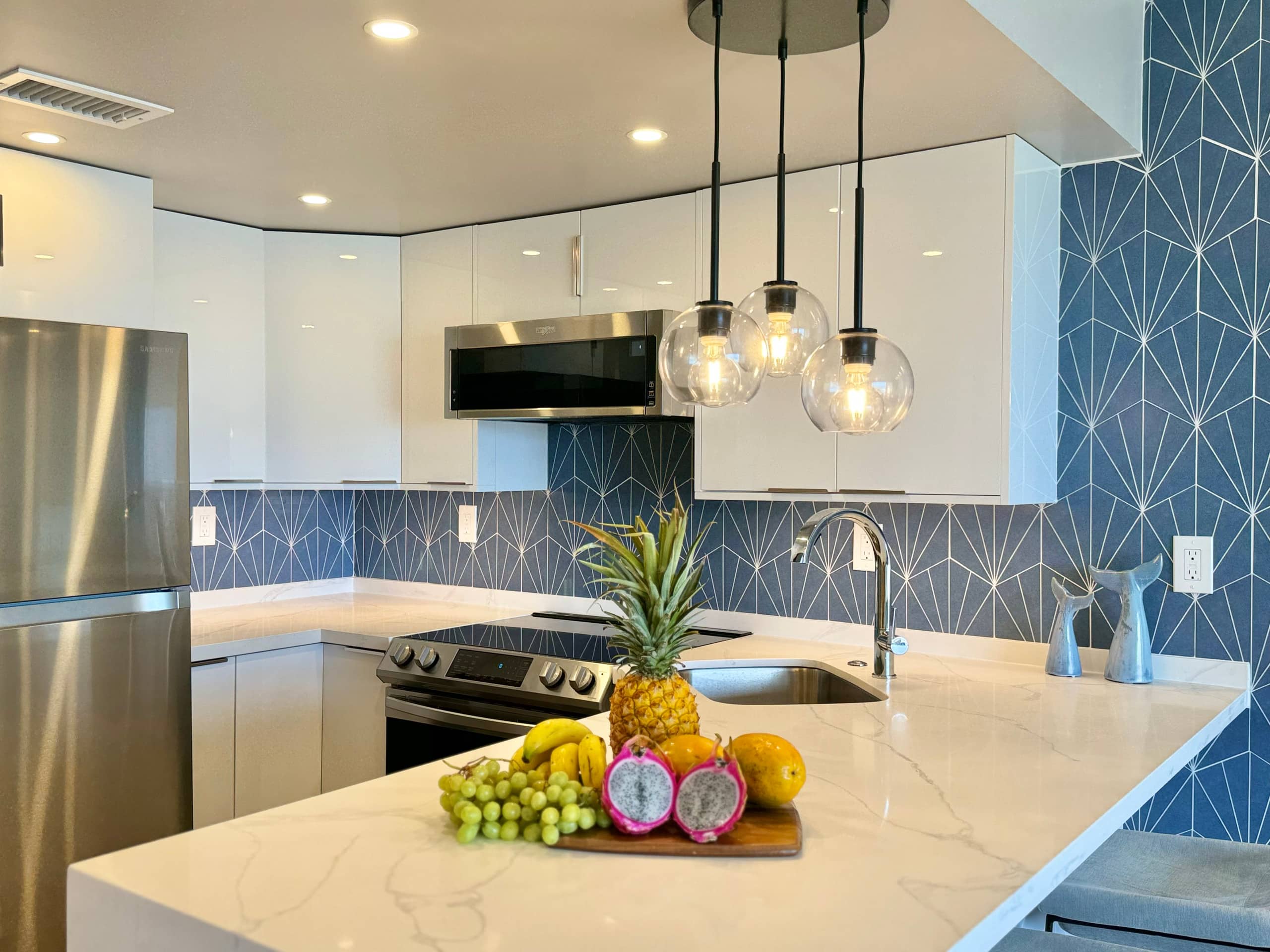 Condo in Honolulu · ★4.97 · 1 bedroom · 2 beds · 1 private bath - Image 25