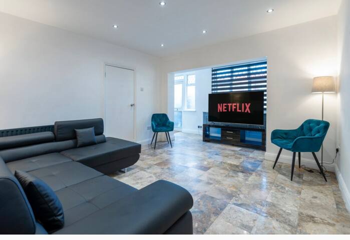 30%Off|4BdHs|London|Sleeps7|FreeParking|SuperKings gallery image 5