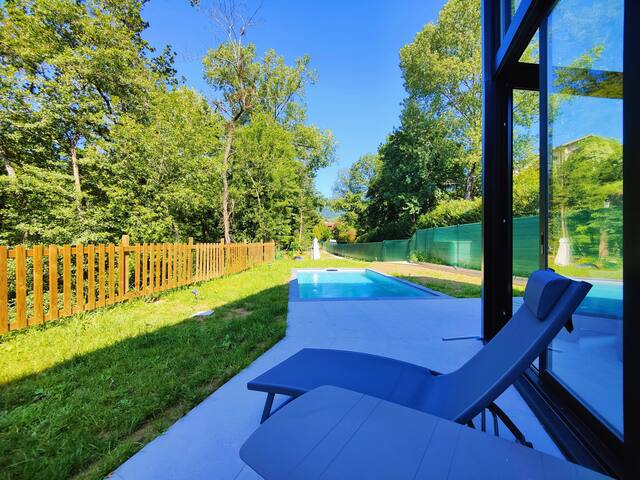 Moderna Villa con piscina gallery image 2