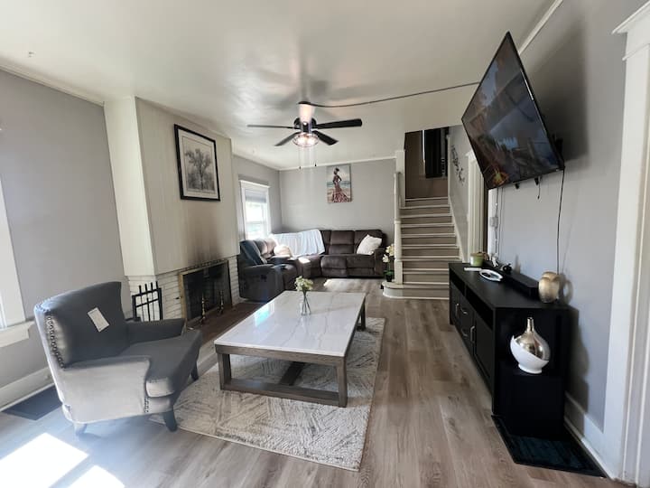 Sleeps 6 • Free Parking • Secondary Unit - Dayton, OH