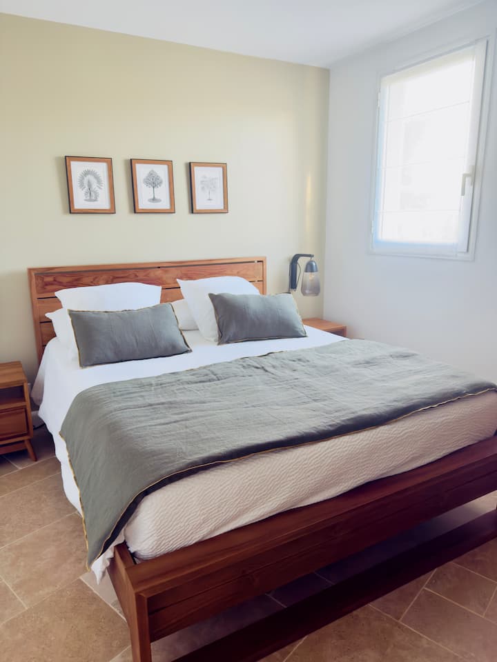 Habitación beige, vista al jardín, la más acogedora