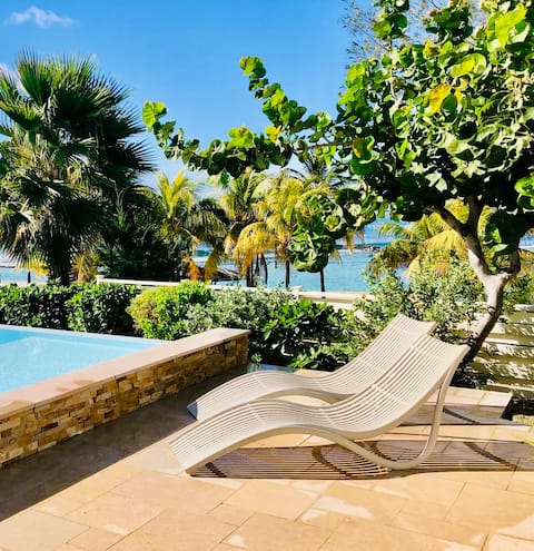 Beach access, amazing lagoon and ocean views