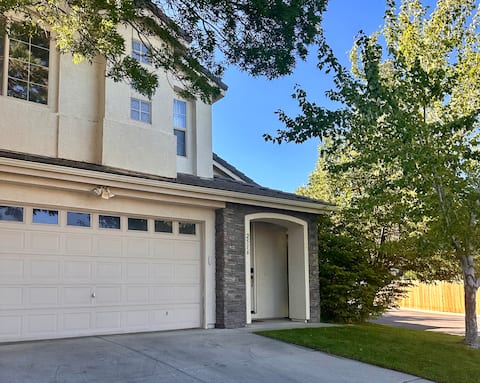 Spacious golf course home.