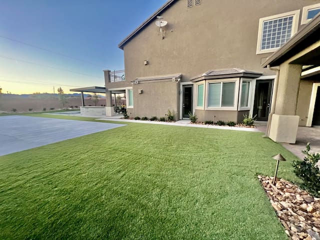 Grand Casa and Casita 3.5 miles to strip gallery image 3