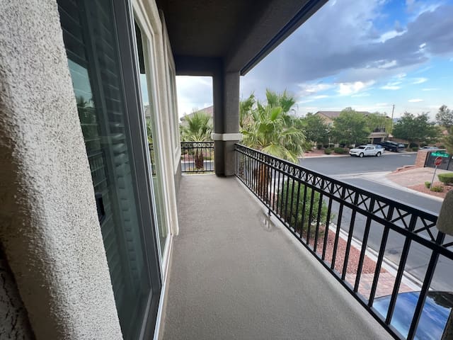 Pool, hot tub, putting green! gallery image 4