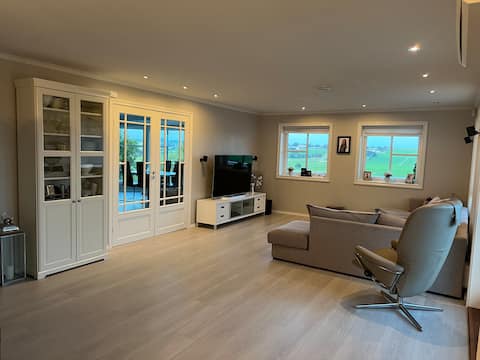 Top performing Airbnb: Large house, terrace & garden, m-spa and massage chair in Sola