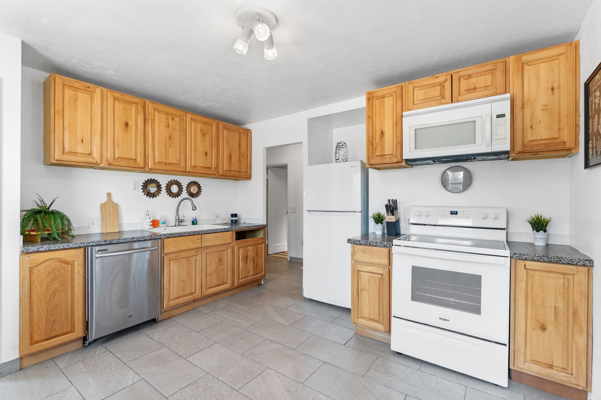 Home in the HEART of SLC - Large Groups - Parking1